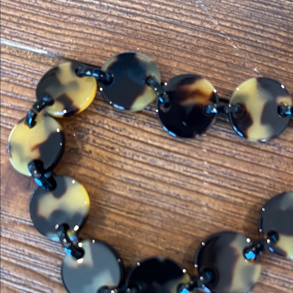 NWT Tory Burch Tortoiseshell Resin Link Strap with Gold Logo Clasp - Picture 5 of 7